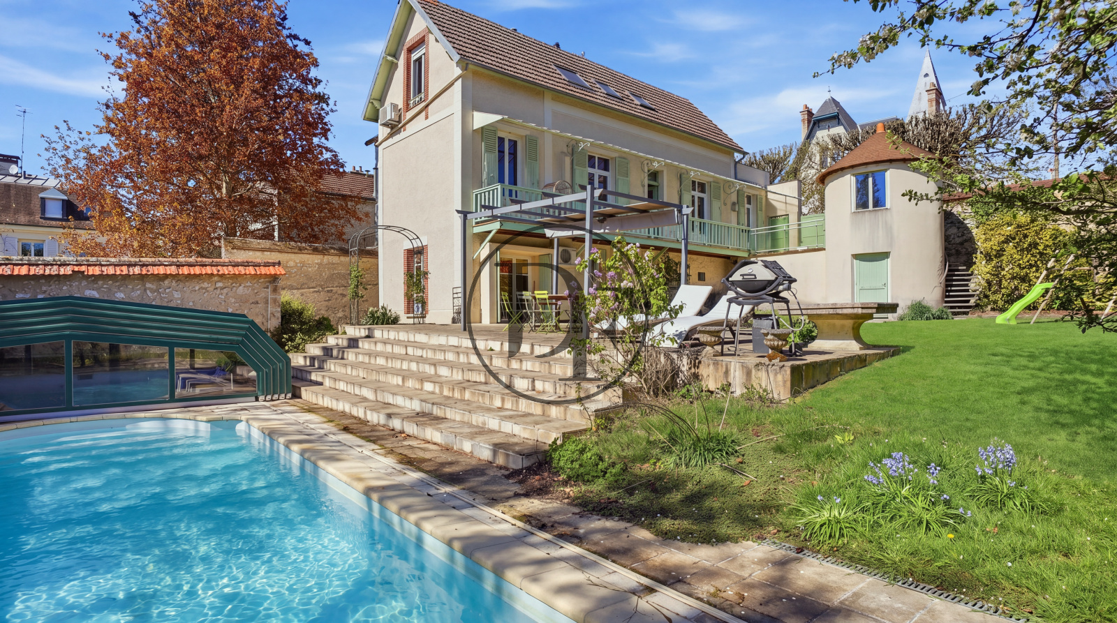 Maison 8 pièces 293 m² · à Fontainebleau · 293 m² · 1 350 000 €